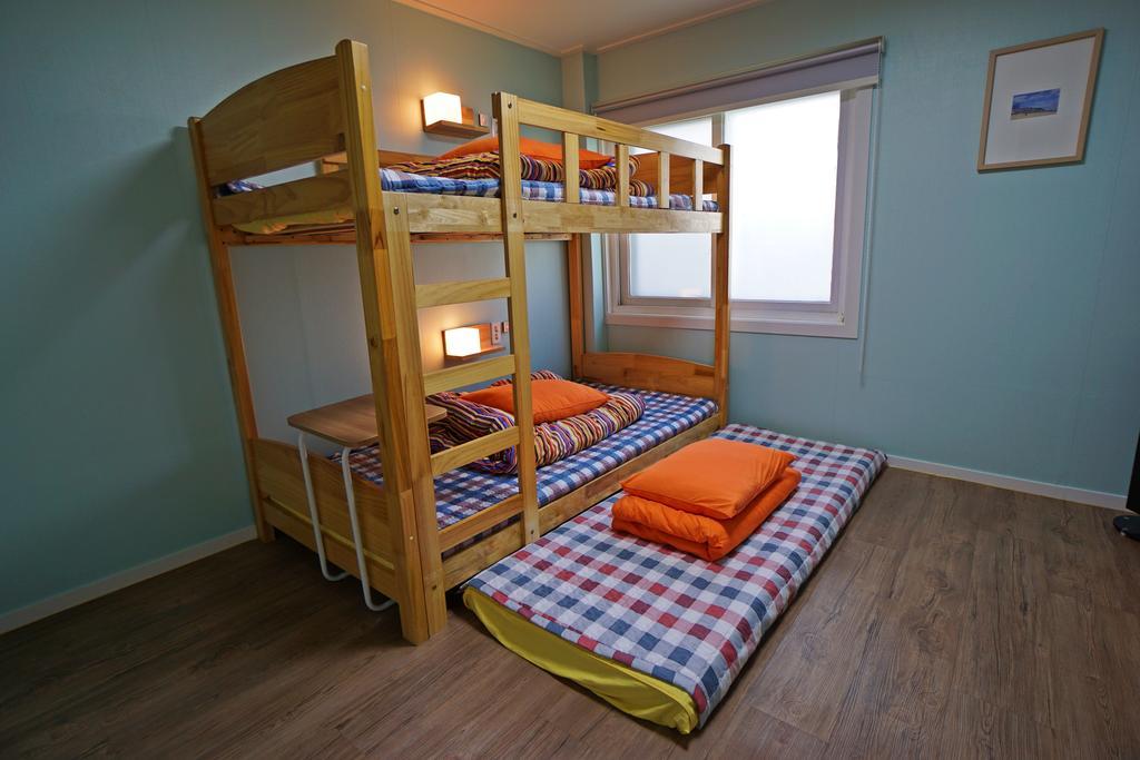 710 Guesthouse Yellow ปูซาน ห้อง รูปภาพ