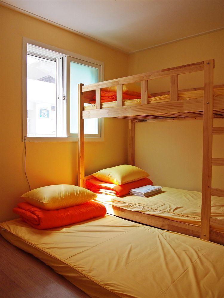 710 Guesthouse Yellow ปูซาน ภายนอก รูปภาพ