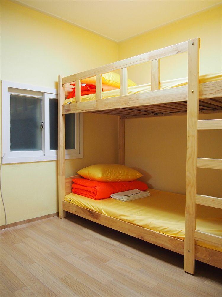 710 Guesthouse Yellow ปูซาน ภายนอก รูปภาพ