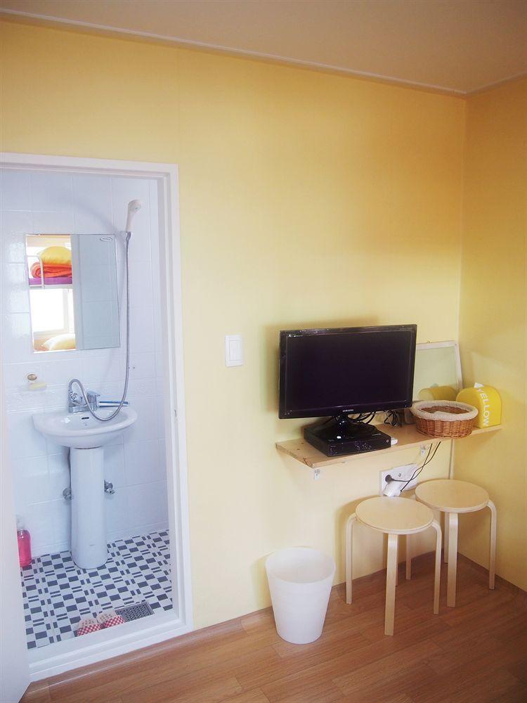 710 Guesthouse Yellow ปูซาน ภายนอก รูปภาพ