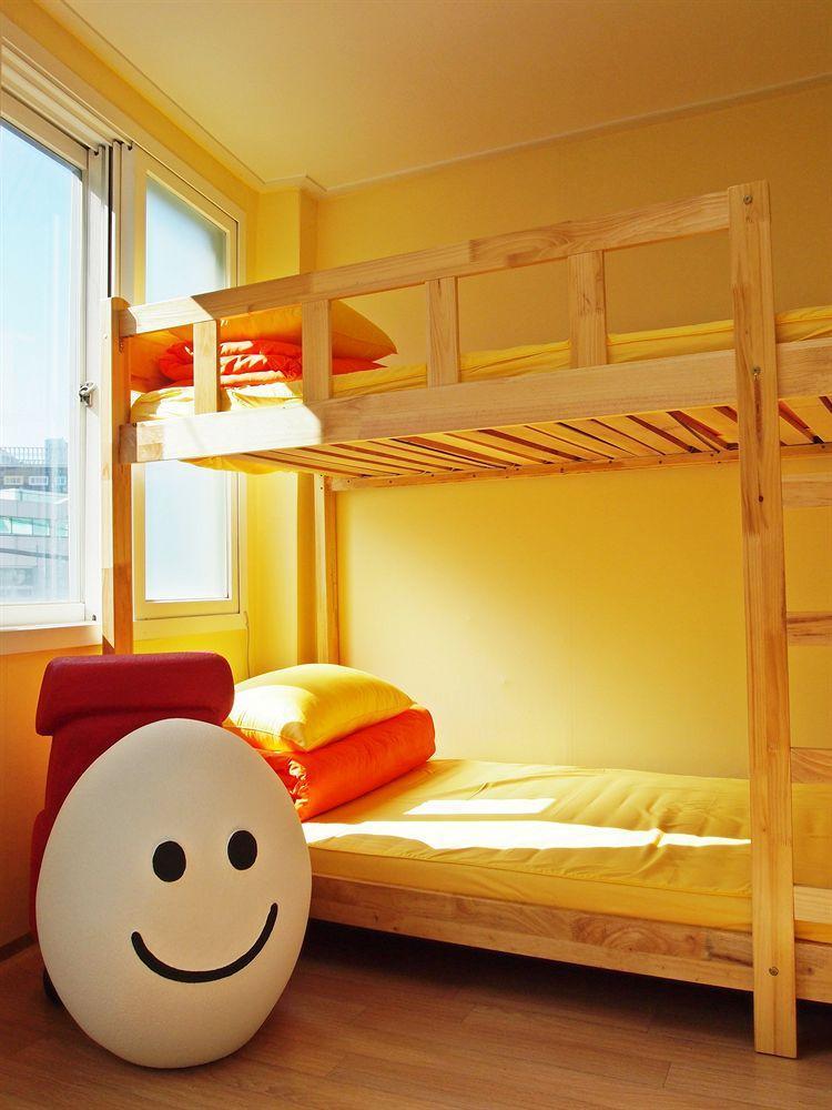 710 Guesthouse Yellow ปูซาน ภายนอก รูปภาพ